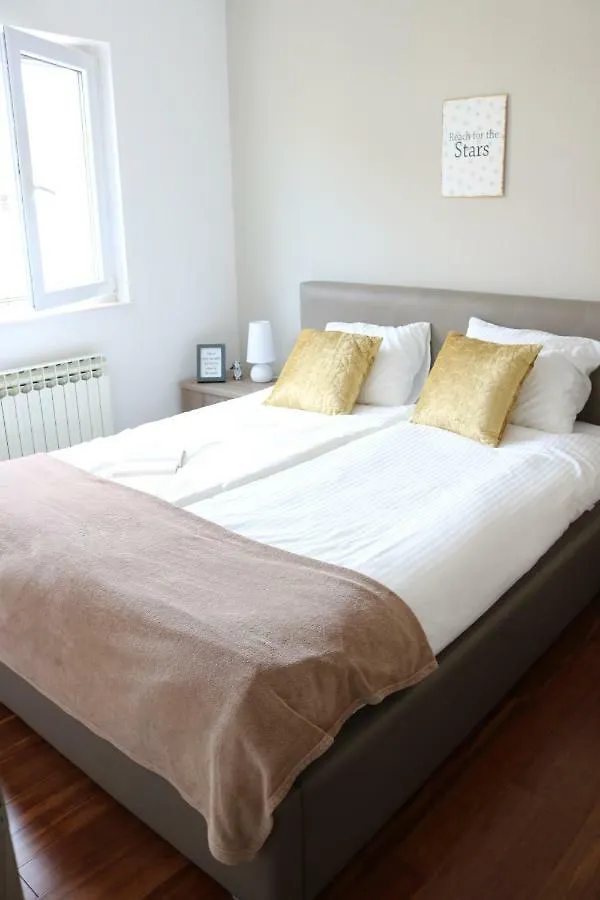 Apartments Ela Trogir 0*,  Kroatien